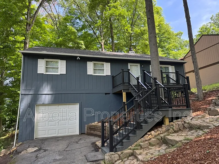 1029 Surmont Ct — Photo 1