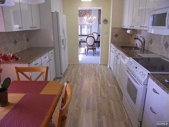 4th image of 300 Winston Dr APT 816