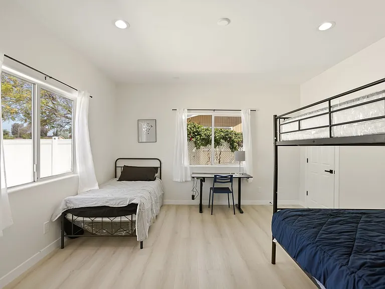 7904 Tampa Ave — Photo 31