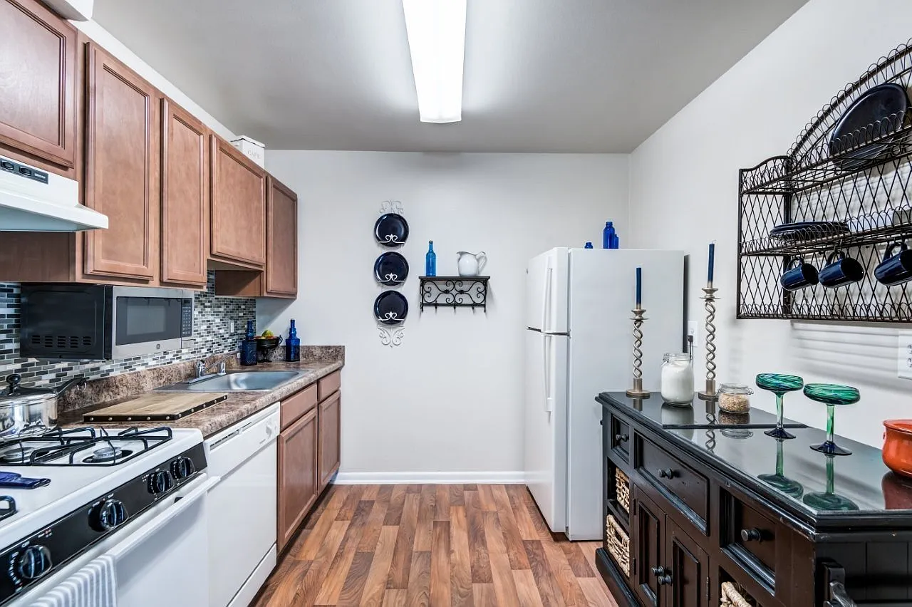Willow Lake Apartment Homes — Photo 4