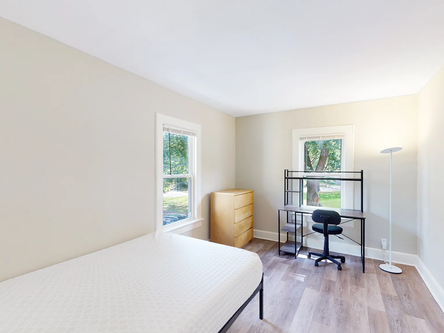 5 bed, $3,000 — Photo 2