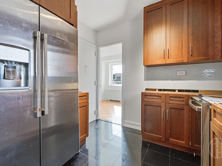 200 E 71st St #21A — Photo 11