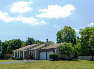 2 Roxbury Ct, Clifton Park, NY 12065