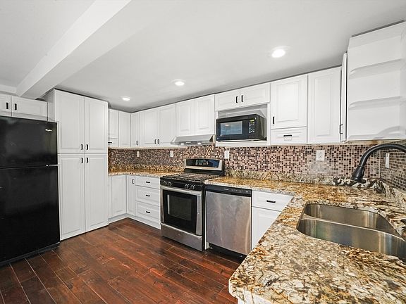 3rd image of 3211 S Karlov Ave