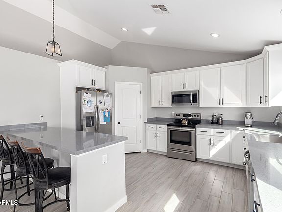 4th image of 1529 S 357TH Avenue