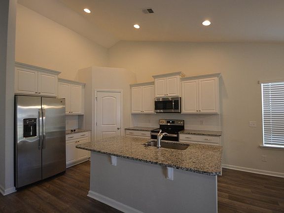 4th image of 205 McQueen Dr