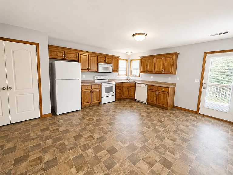 1942 S Powahatan Ct — Photo 2