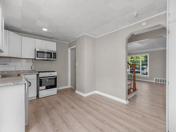 2nd image of 18214 Lewis Dr