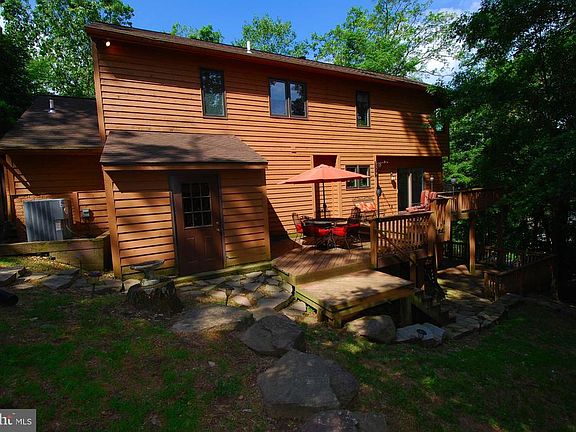 2nd image of 6810 Woods Ct