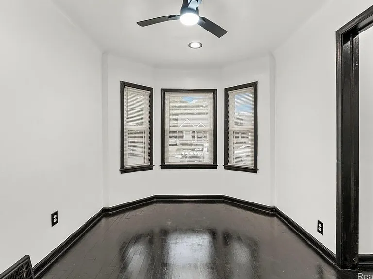 10609 Stratman St — Photo 6