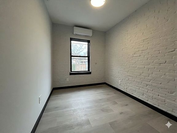 4th image of 23 Bedford St #5C