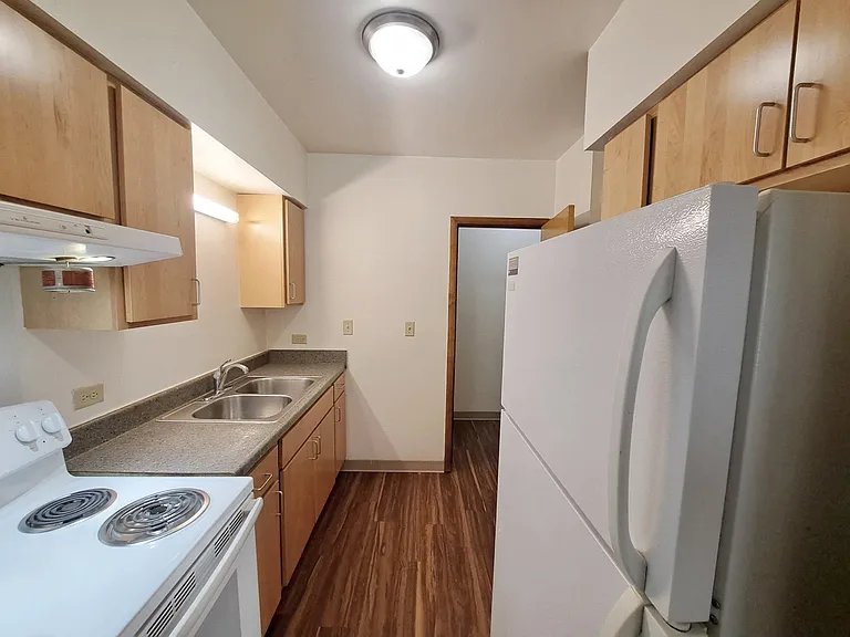 Rolling Hills Apartments — Photo 36
