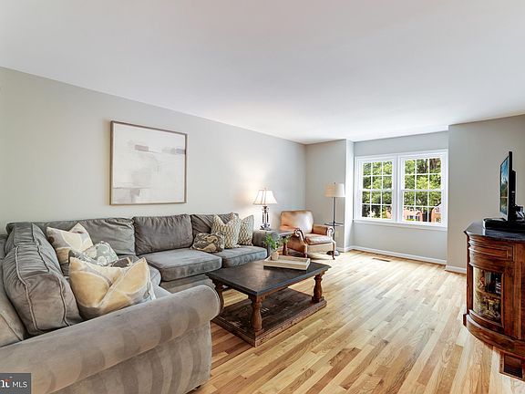 4th image of 6615 Midhill Pl
