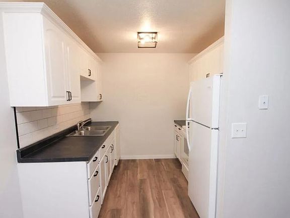 2nd image of 308 S Lewis Ave #5