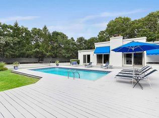 39 N Quarter Rd, Westhampton, NY 11977