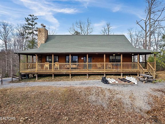2nd image of 1104 Oak Ct