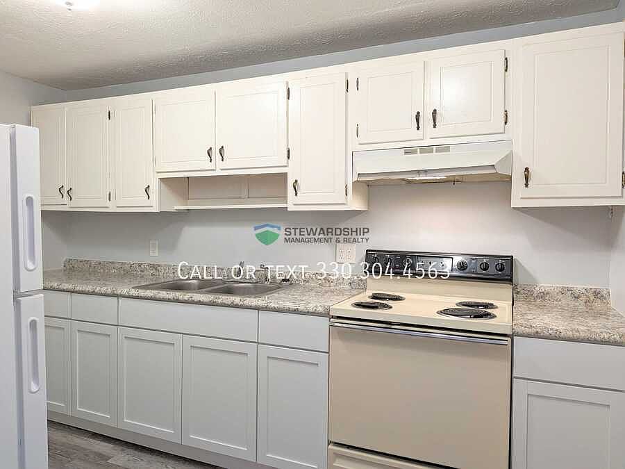 1st image of 1111 N Elm St APT M