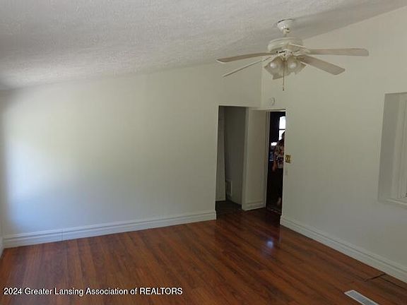 5th image of 5016 Stafford Ave