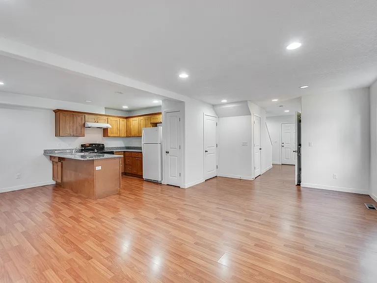 1158 SE Oak St — Photo 2