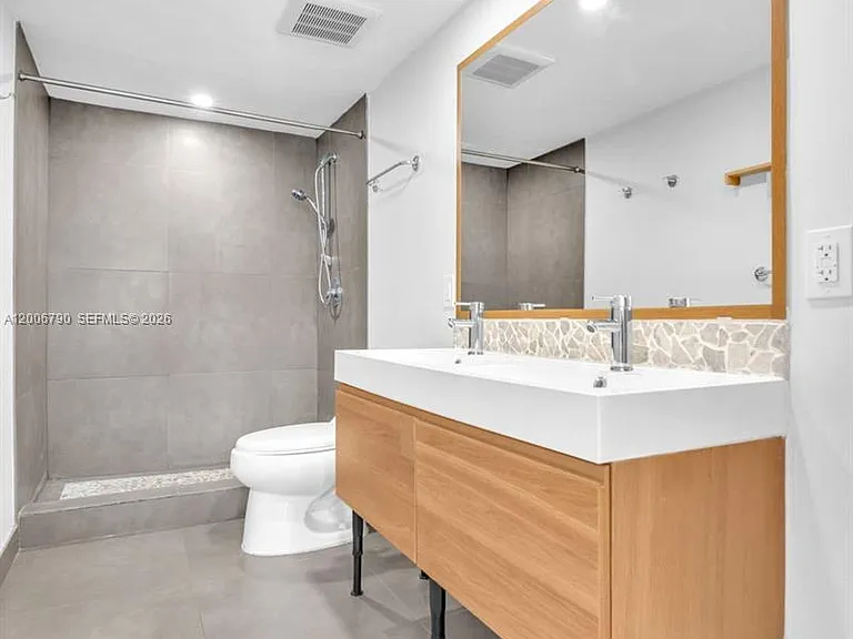 5313 Collins Ave #204 — Photo 19
