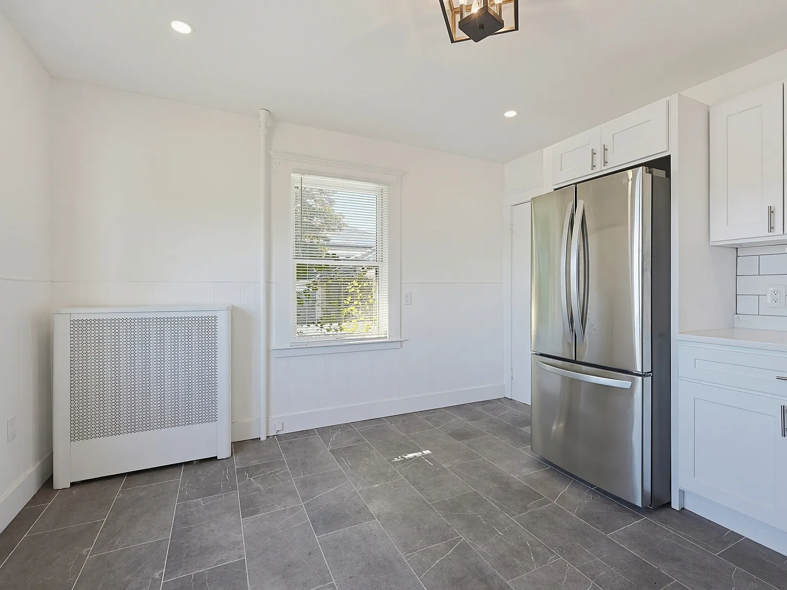 3 bed, 1350 sqft, $3,000 — Photo 3