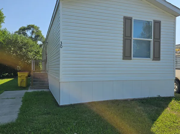30 Chocolate St, Westland, MI 48186