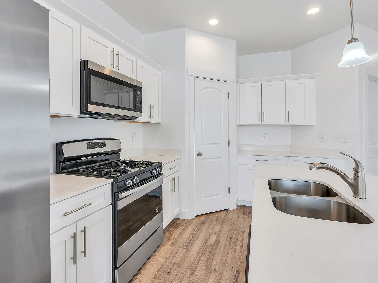 4 bed, 2436 sqft, $2,395 — Photo 4