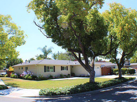 3rd image of 2540 Oak Park Ln