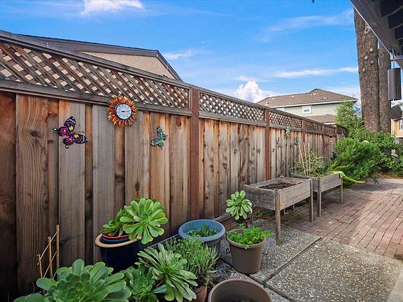 3rd image of 298 Edwin Way