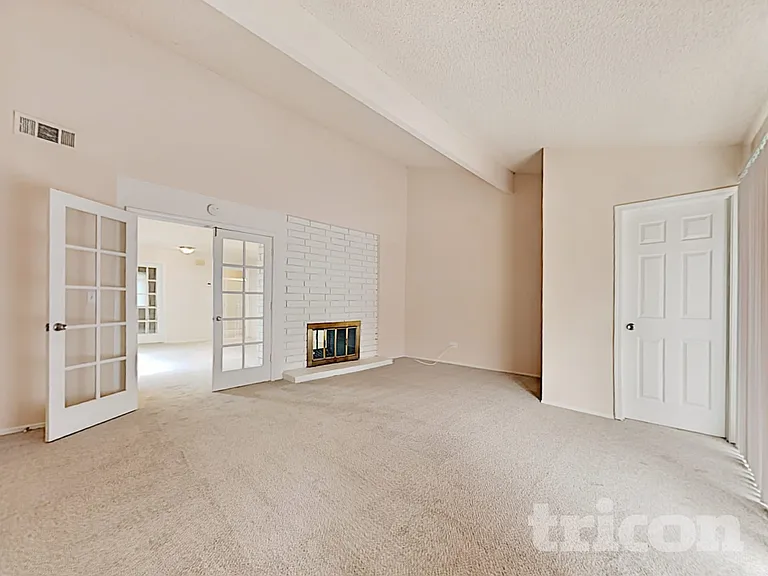 3239 Hartford Ave — Photo 9