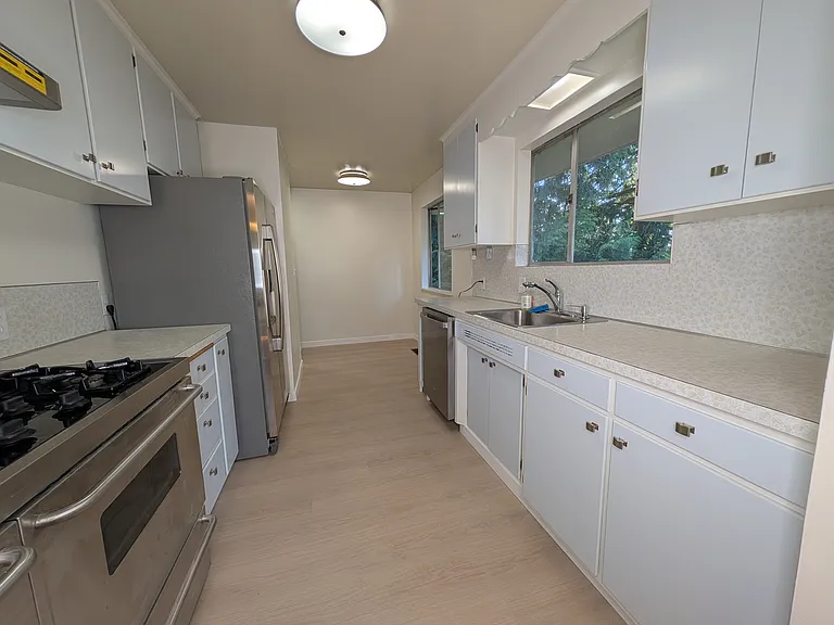 16003 5th Ave NE #1 — Photo 9