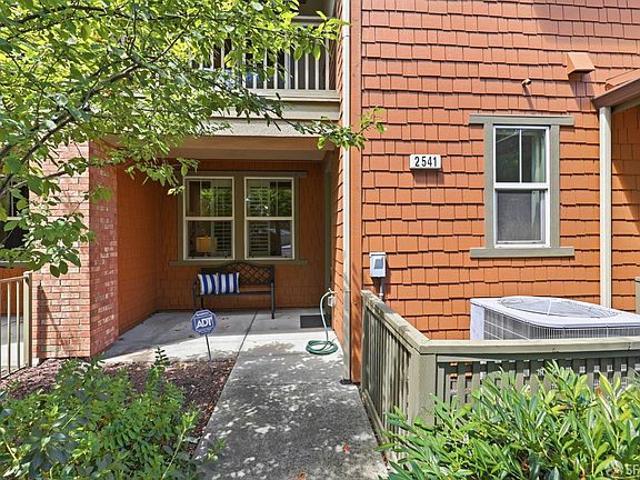 2nd image of 2541 Oak Rd