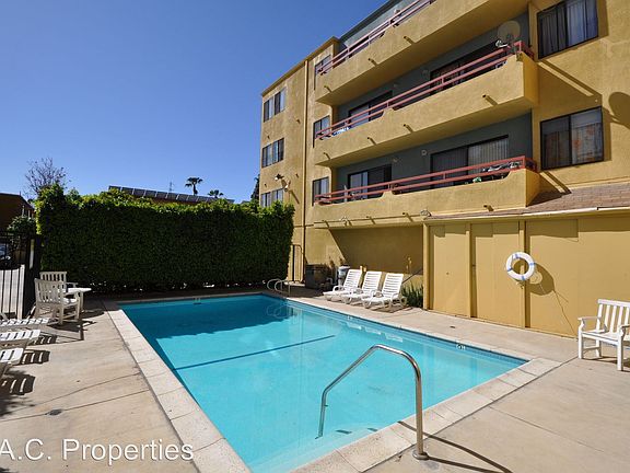 3rd image of 11760 Hamlin St #8266886