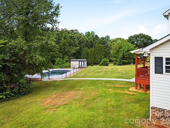 5th image of 4799 Pleasant View Ln