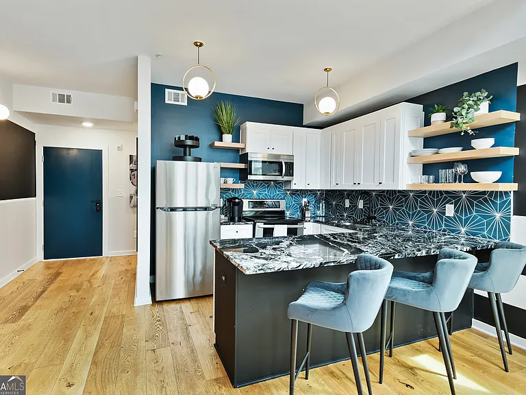 208 12th St NE #304 — Photo 8