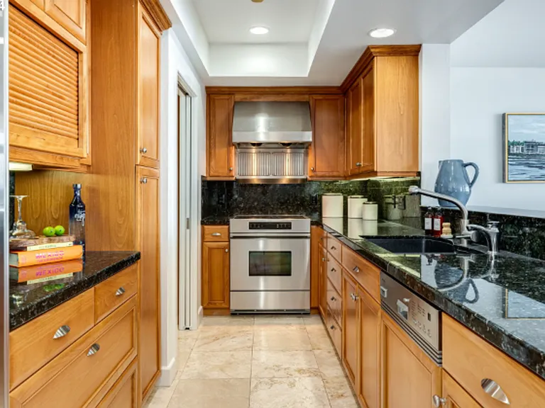 2015 SE Columbia River Dr #320 — Photo 3