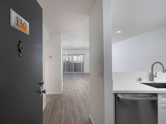 4th image of 4424-4454 44th St #130