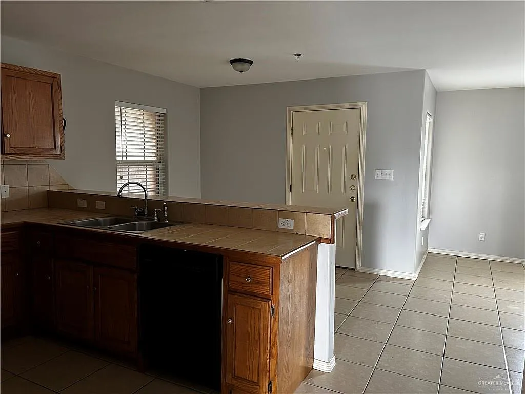2 bed, 2.0 bath, 1000 sqft, $825 — Photo 4