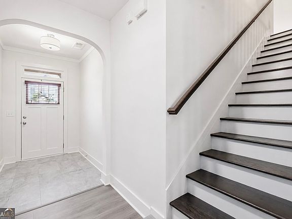 3rd image of 908 Arbor Crowne Dr
