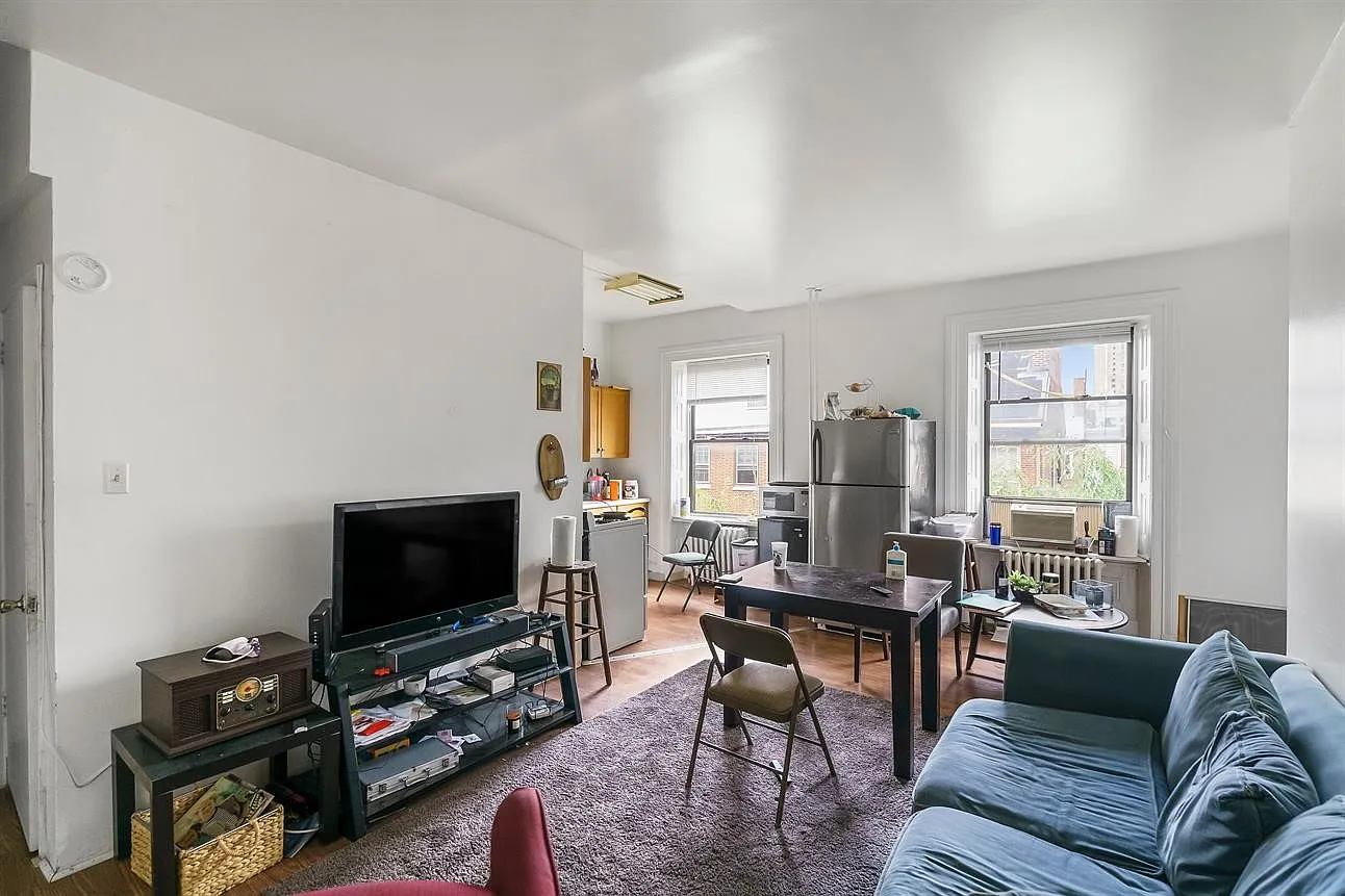 3 bed, $2,400 — Photo 3