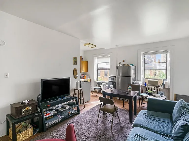 908 Pine St #3F — Photo 3