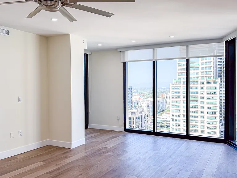 1 Beach Dr SE #2512 — Photo 6
