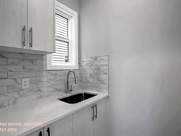 143 Lucas Ter NW #UPPER — Photo 27