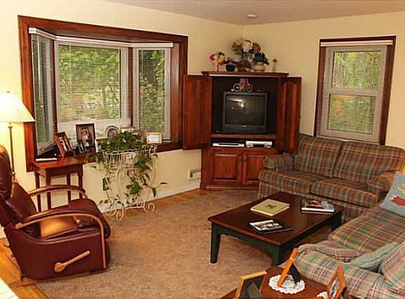 4th image of 23 1/2 Browns Ave