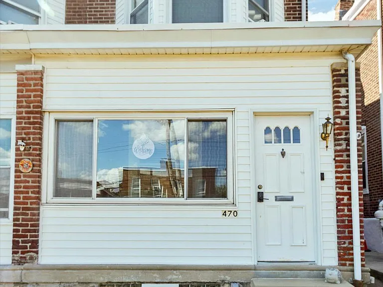 470 Shurs Ln — Photo 2