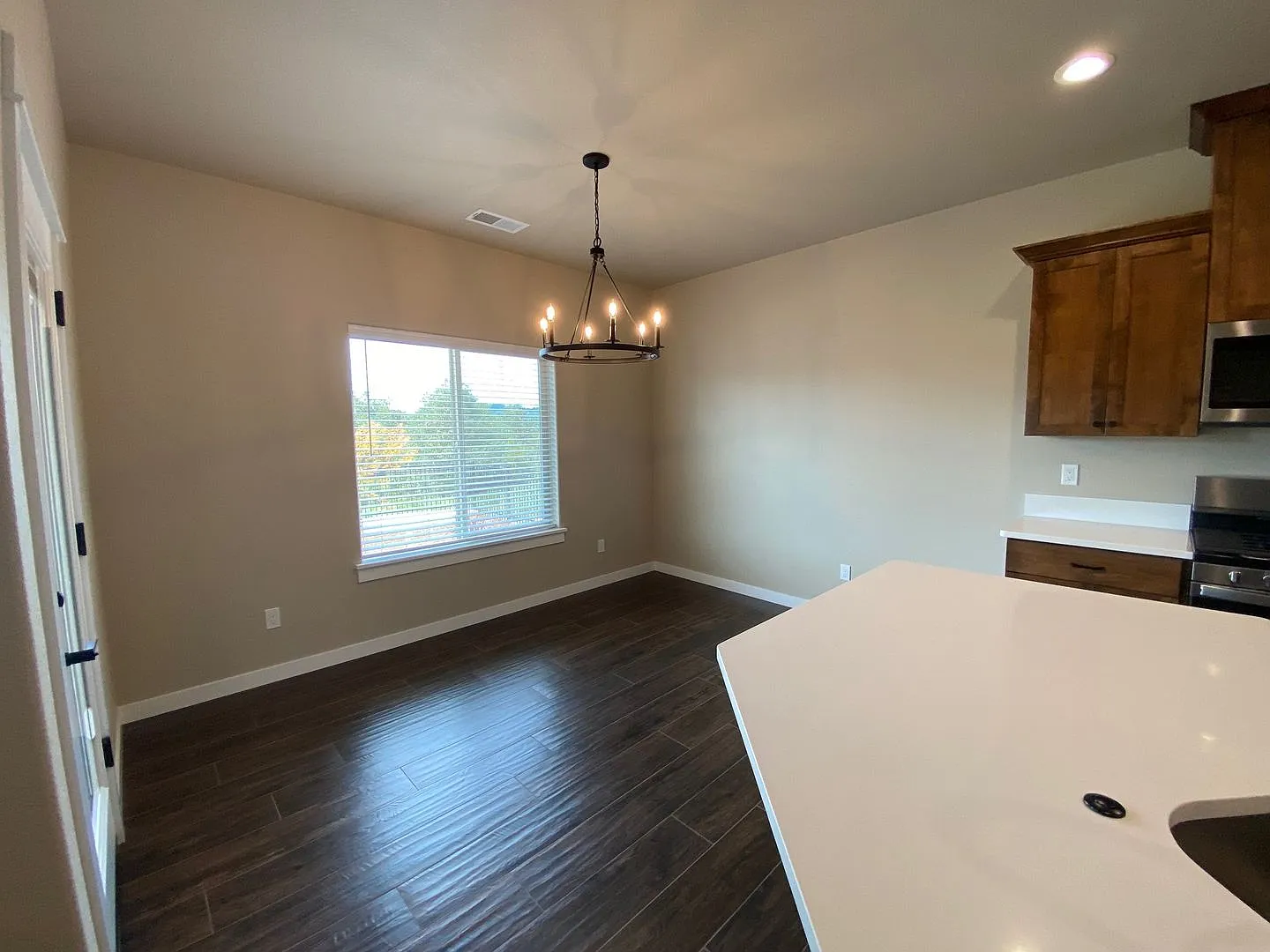 ~Beautiful Brand New Home in Sutherlin~ — Photo 4
