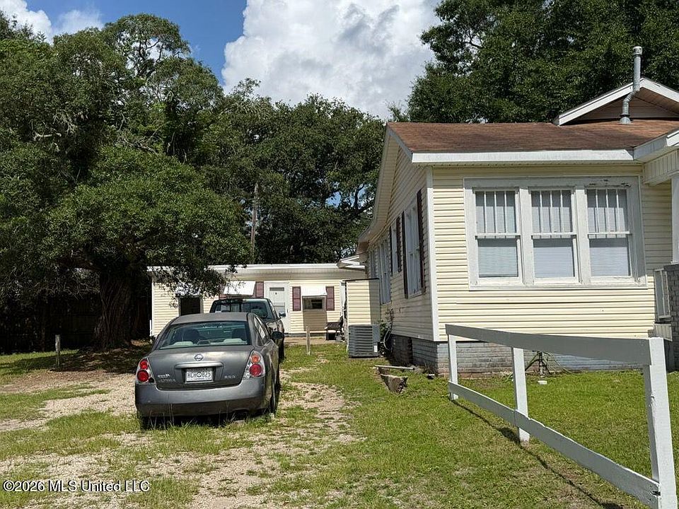 2nd image of 1605 Fern Ave