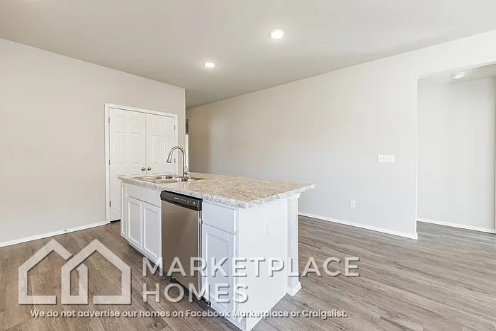 981 E Starling St — Photo 11