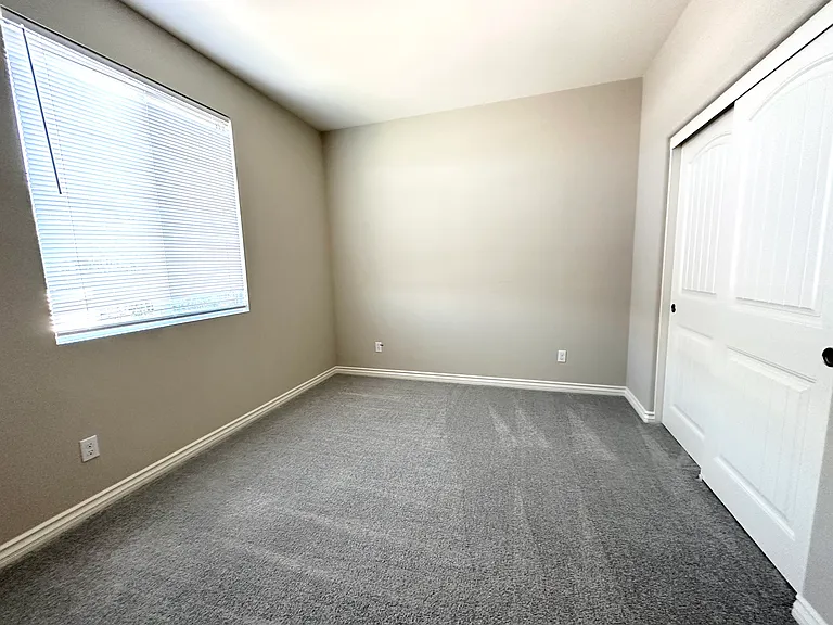 33845 Flood St — Photo 12