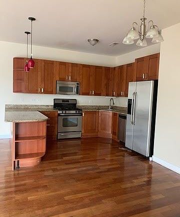 4th image of 2306 W Touhy Ave #301
